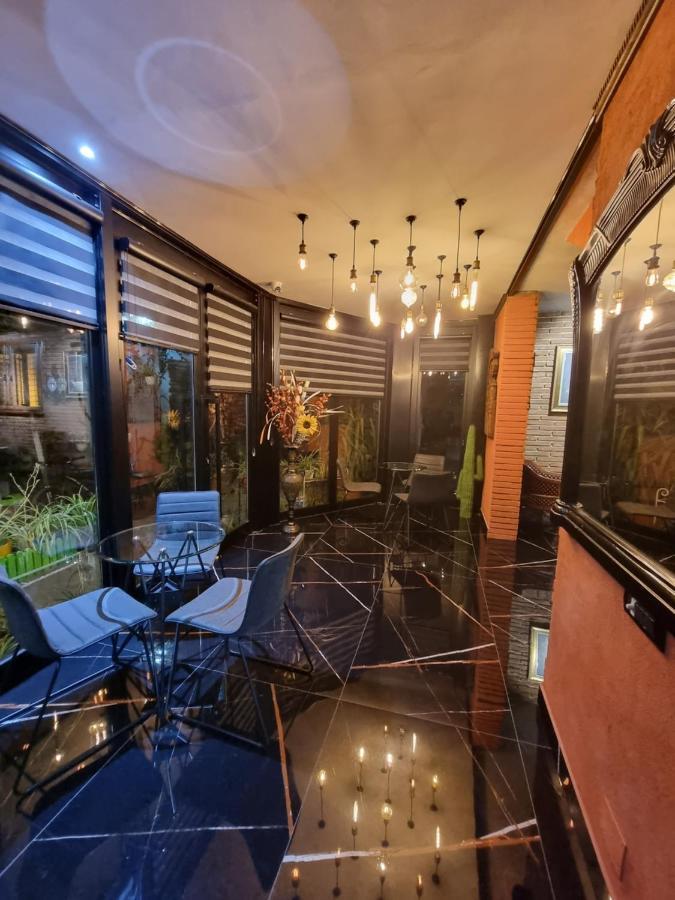 Hotel Livia Tirana Kültér fotó