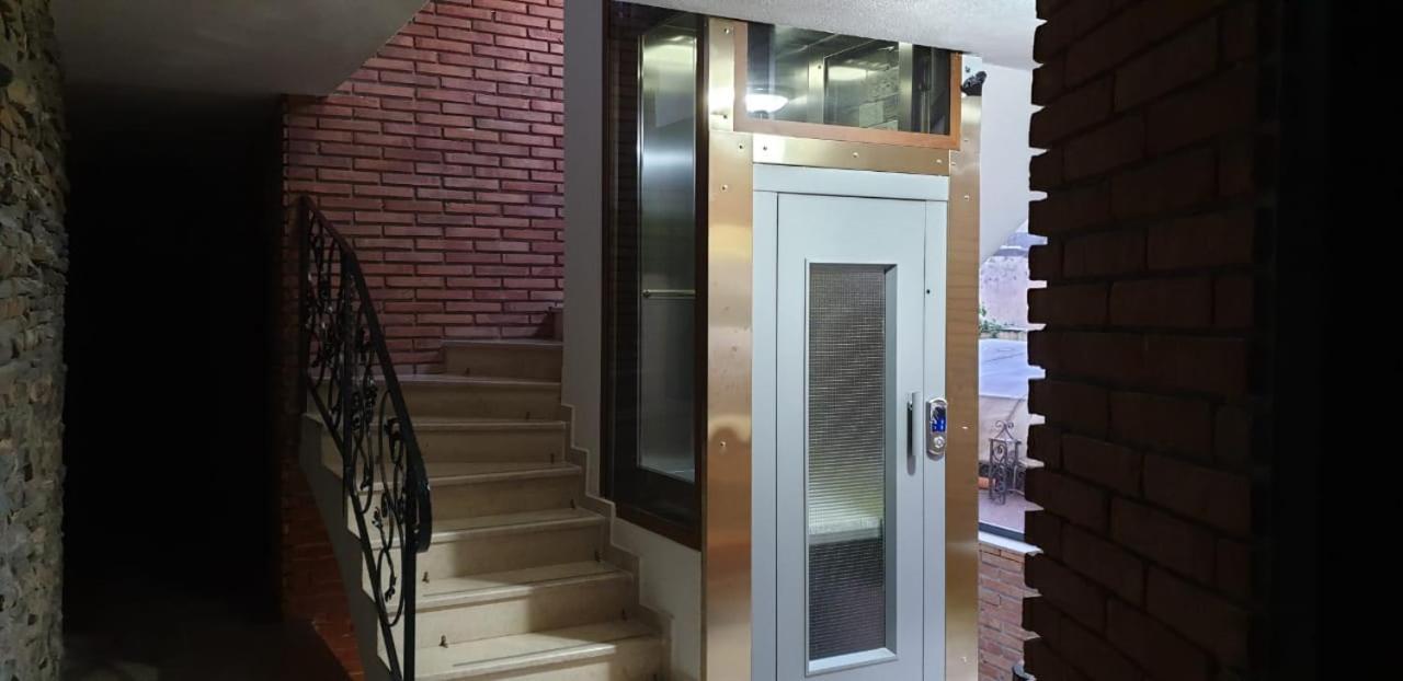 Hotel Livia Tirana Kültér fotó
