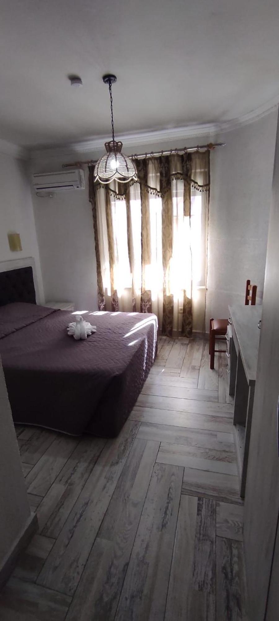 Hotel Livia Tirana Kültér fotó