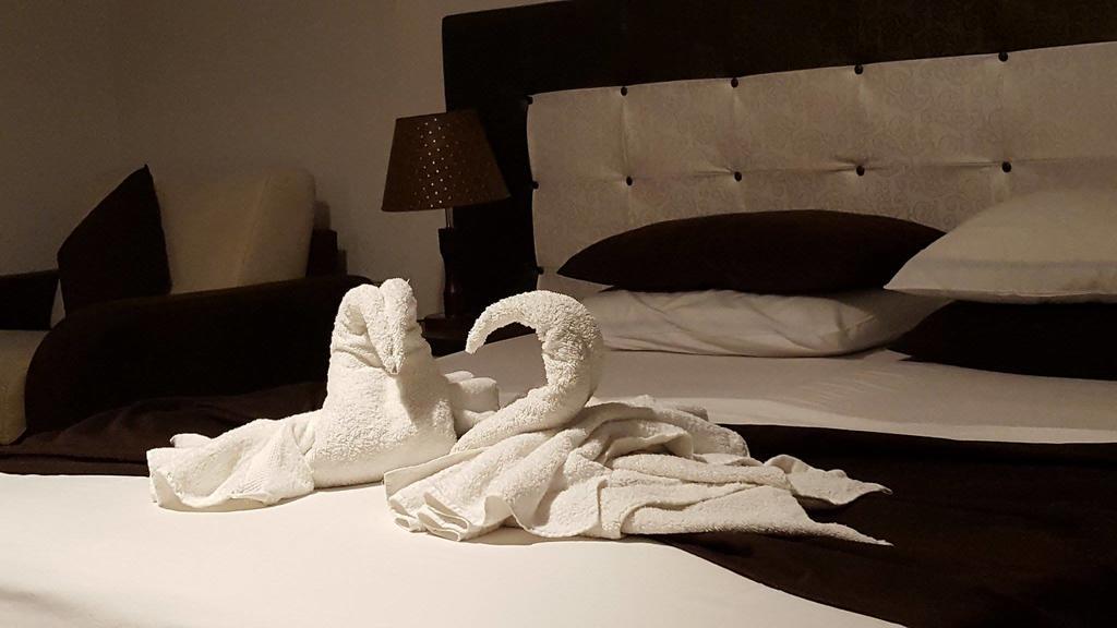 Hotel Livia Tirana Kültér fotó