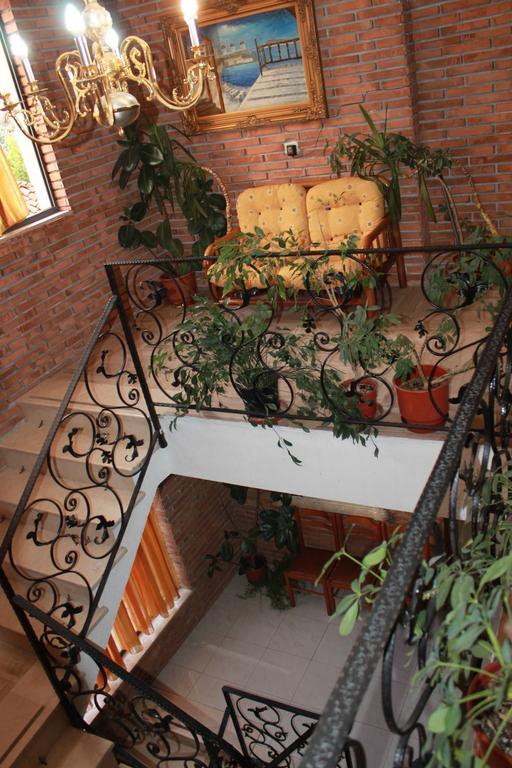 Hotel Livia Tirana Kültér fotó