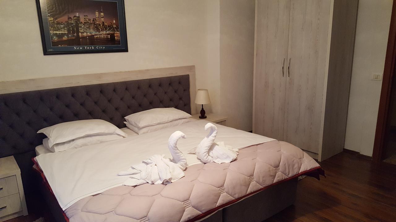 Hotel Livia Tirana Kültér fotó
