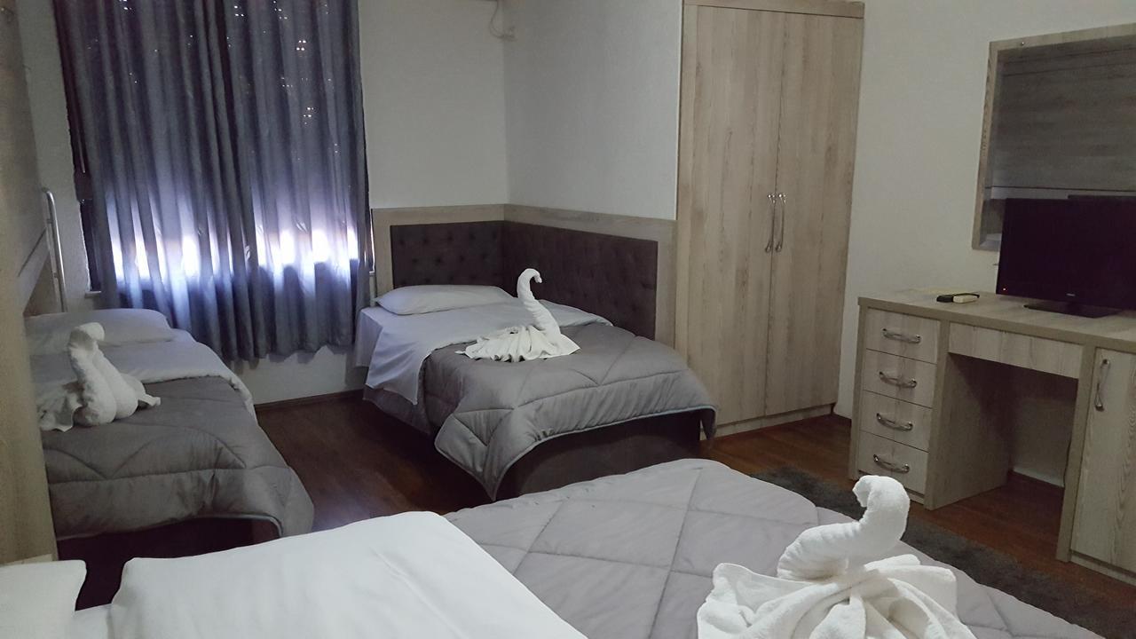 Hotel Livia Tirana Kültér fotó