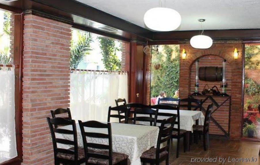 Hotel Livia Tirana Kültér fotó