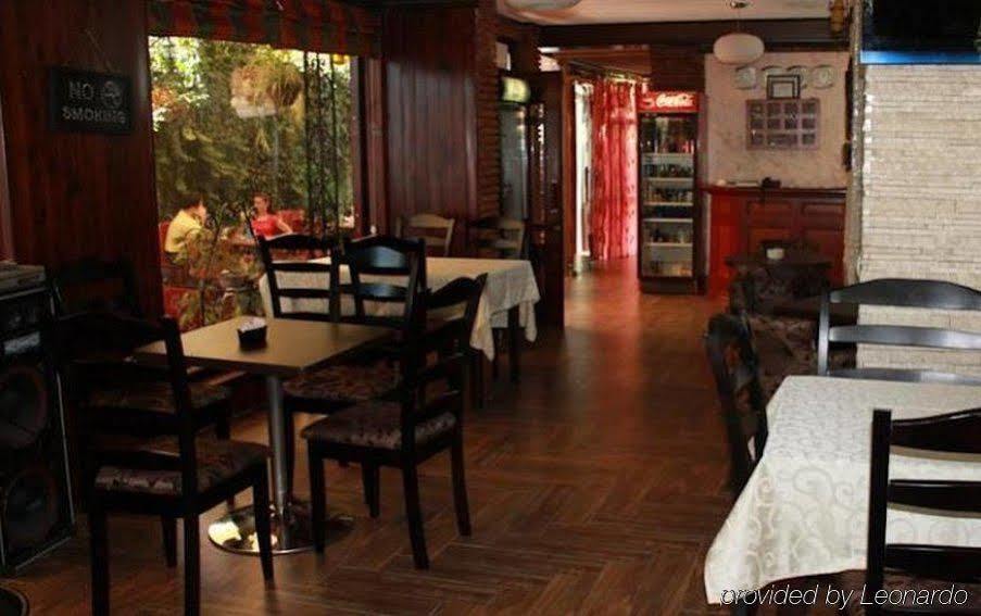 Hotel Livia Tirana Kültér fotó
