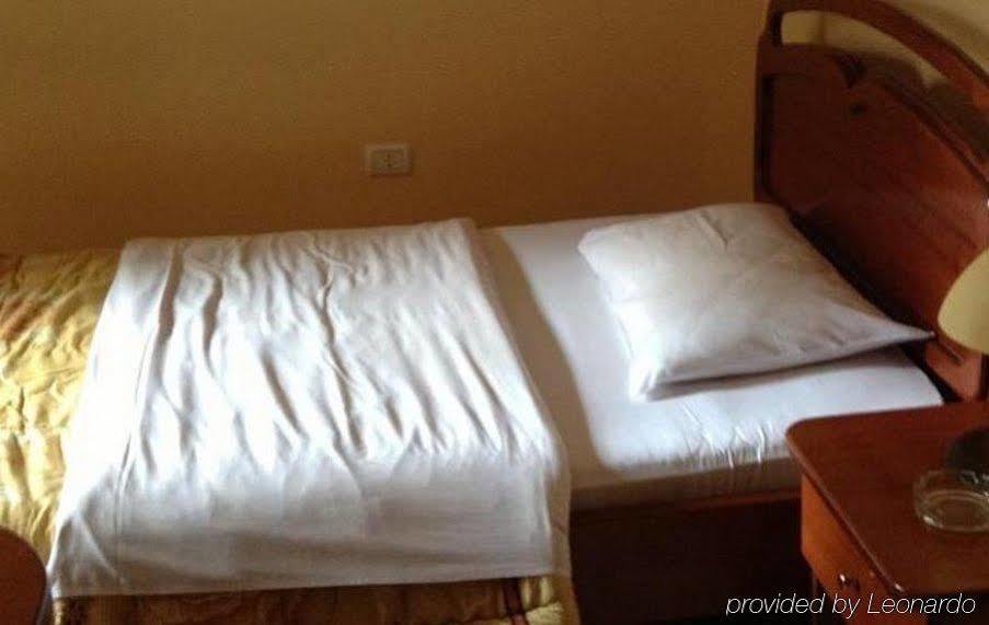 Hotel Livia Tirana Kültér fotó