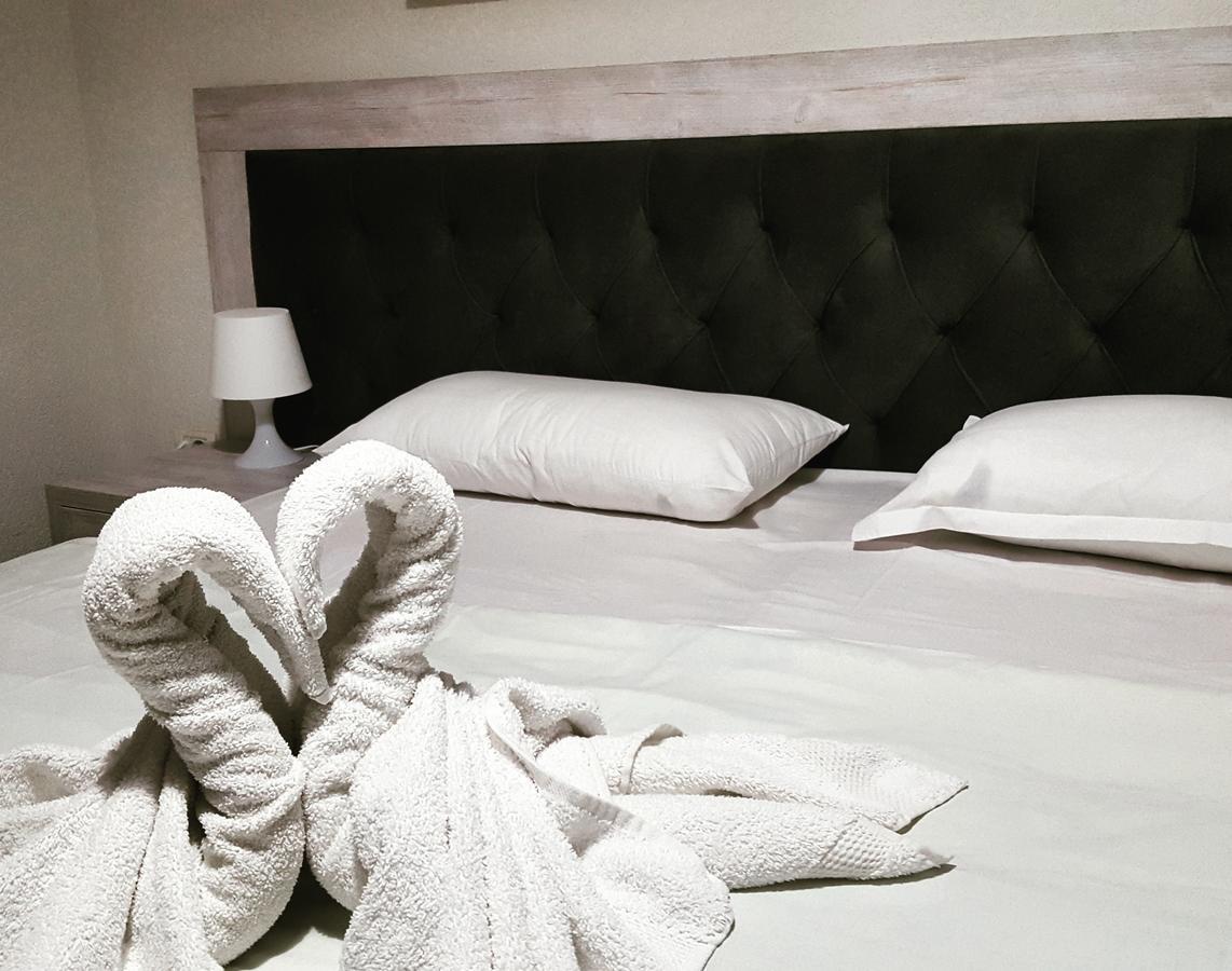 Hotel Livia Tirana Kültér fotó