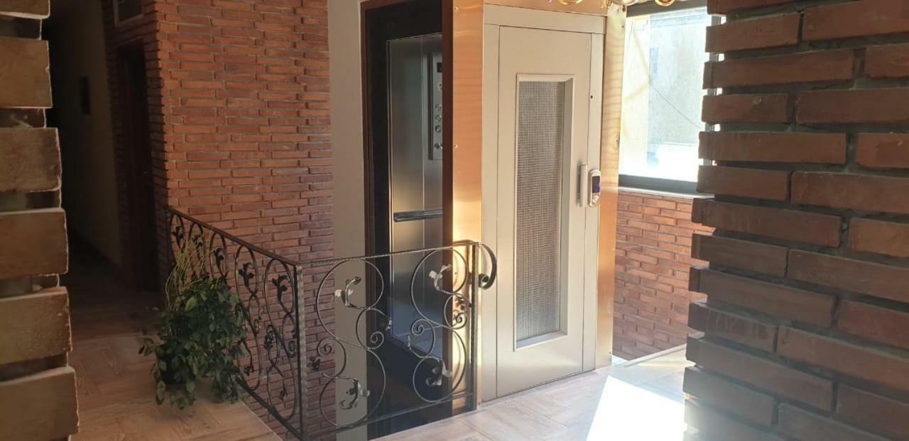 Hotel Livia Tirana Kültér fotó